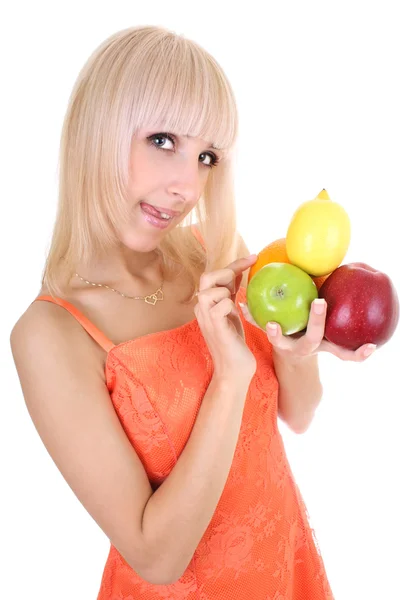 Ελκυστική ξανθιά με μήλα, λεμόνι και πορτοκάλι — Φωτογραφία Αρχείου