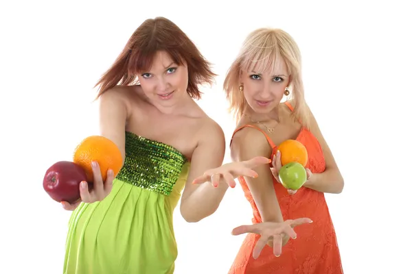 Två sexiga kvinnor med frukter — Stockfoto