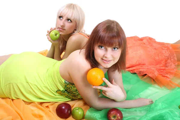 Meyve ile iki seksi kadın — Stok fotoğraf