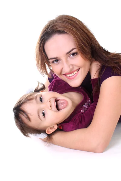 Sorrindo, mãe e filha em violeta — Fotografia de Stock