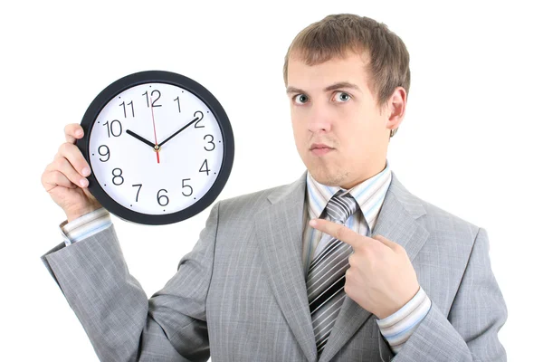 Молодой бизнесмен держит часы — стоковое фото