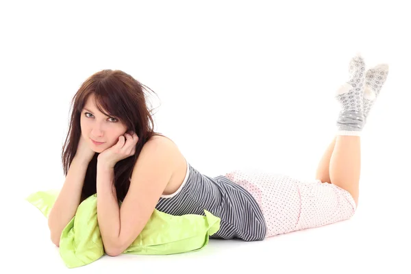 Υπνηλία κορίτσι στο πιτζάμες ξαπλωμένη με μαξιλάρι — Φωτογραφία Αρχείου