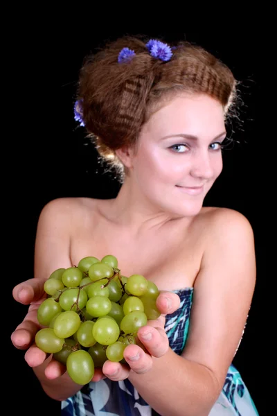 Mooie vrouw met druivenmost — Stockfoto