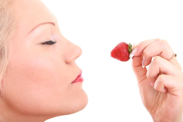 Kvinna med jordgubbe — Stockfoto