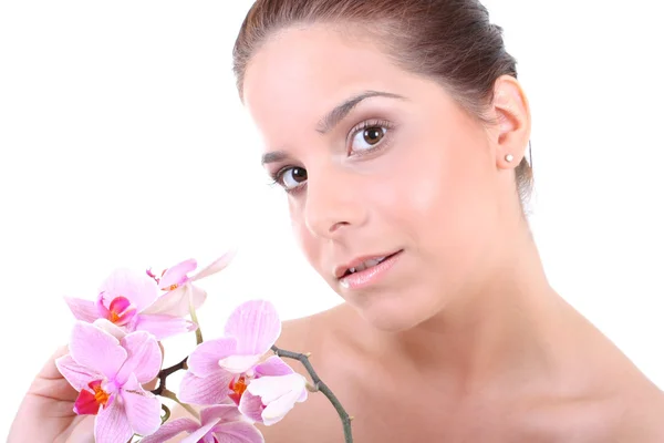 Junge schöne gesunde Frau mit Orchidee — Stockfoto