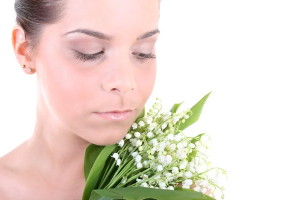 Mladá krásná zdravá žena s květinami — Stock fotografie