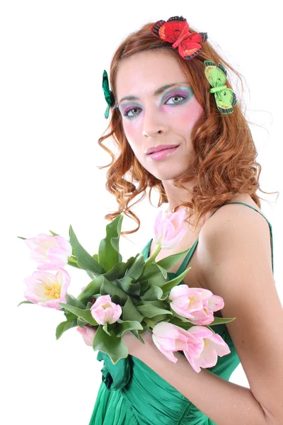 Rudowłosa kobieta o kwiaty i motyle na głowie — Zdjęcie stockowe
