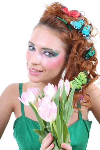 Donna dai capelli rossi con fiori e farfalle in testa — Foto Stock