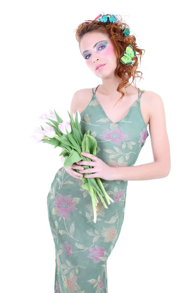 Rothaarige Frau mit Blumen und Schmetterlingen auf dem Kopf — Stockfoto
