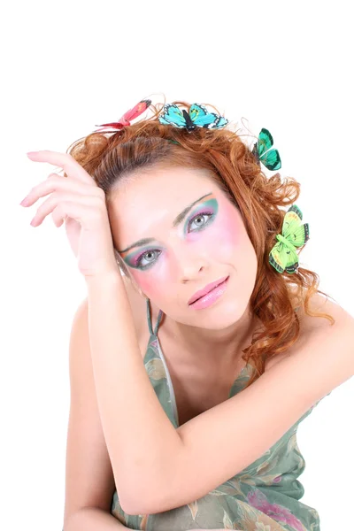 Mujer pelirroja con mariposas en la cabeza —  Fotos de Stock