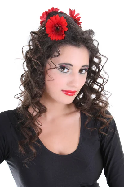 Mulher atraente com flores no cabelo — Fotografia de Stock