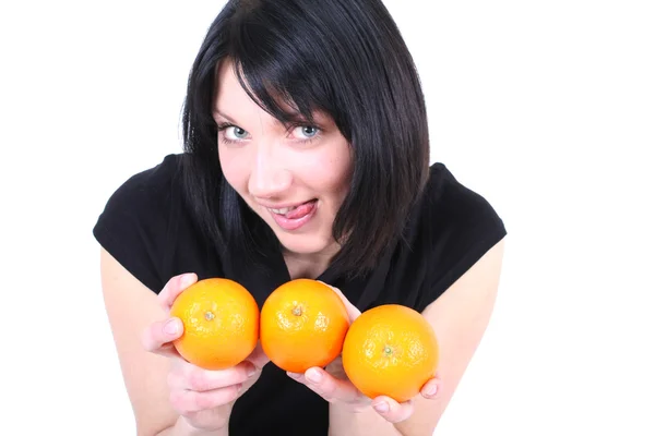Νεαρή όμορφη γυναίκα γελοίο με πορτοκάλια — Φωτογραφία Αρχείου