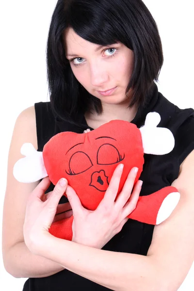 Menina sorridente em preto com coração vermelho — Fotografia de Stock