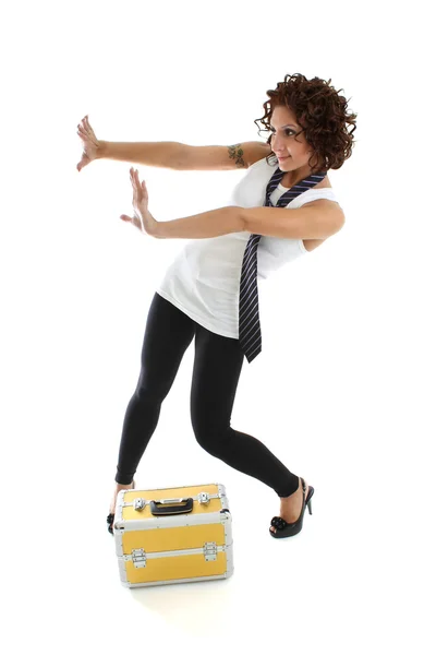 Atractiva mujer posando con caja de herramientas sobre blanco — Foto de Stock