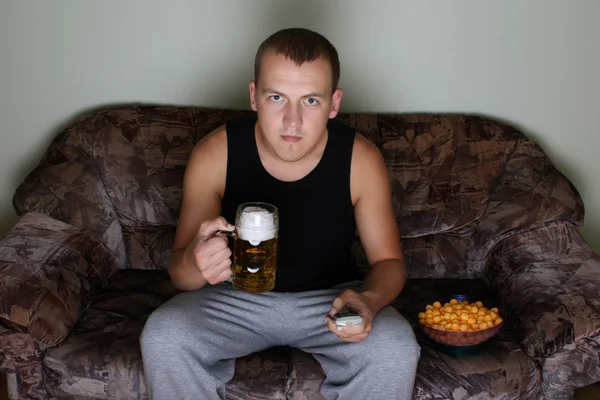 Man watching tv with beer — Stock Photo, Image