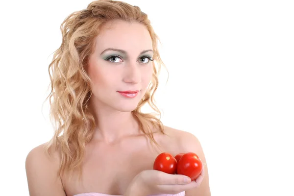 Портрет молодой женщины с помидорами — стоковое фото