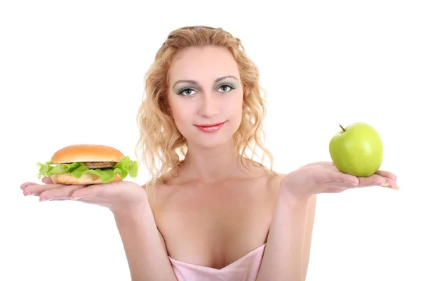 Mladá krásná žena s zelené jablko a hamburger — Stock fotografie