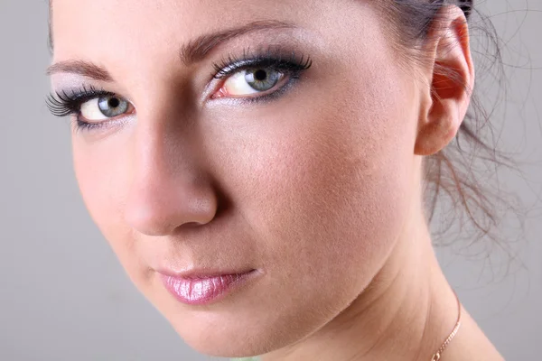 Close-up portrait of beautiful brunette with make up — Stock Photo, Image