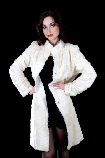 Mujer abrigo de piel blanco — Stockfoto