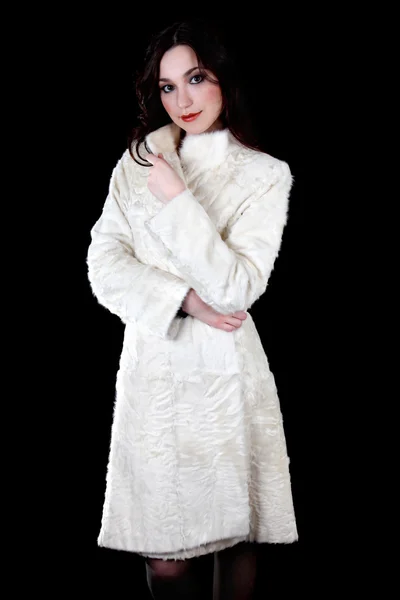 Mujer abrigo de piel blanco — Stockfoto