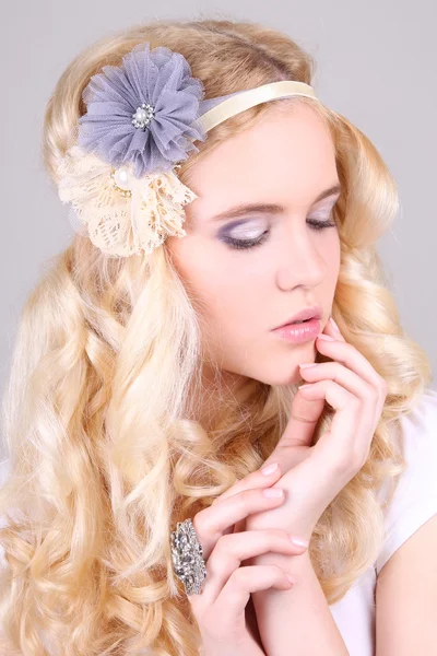 Rüyada saç bandı ile bir kız portresi — Stok fotoğraf