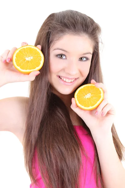 Adolescente feliz en color rosa con la mitad de las naranjas — Foto de Stock