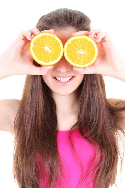 Gelukkig meisje met sinaasappelen in plaats daarvan haar ogen — Stockfoto