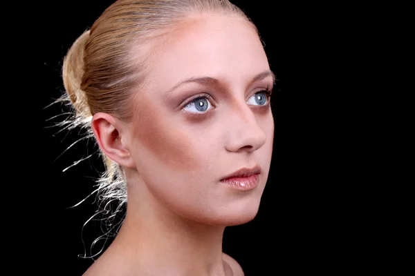 Jonge vrouw met natuurlijke make-up — Stockfoto