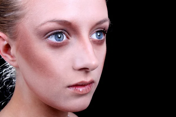 Ung kvinna med naturlig make-up — Stockfoto
