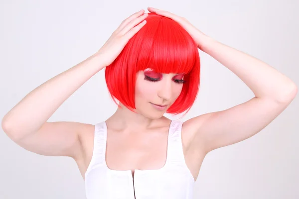 Redhead vrouw met make-up poseren — Stockfoto