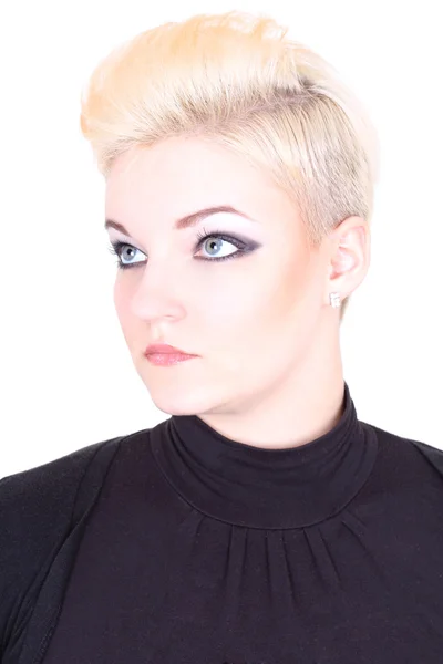Блондинка женщина в черном с макияжем — стоковое фото