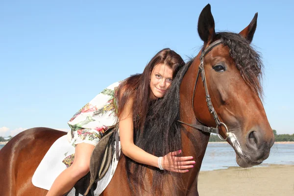 Meisje paardrijden — Stockfoto