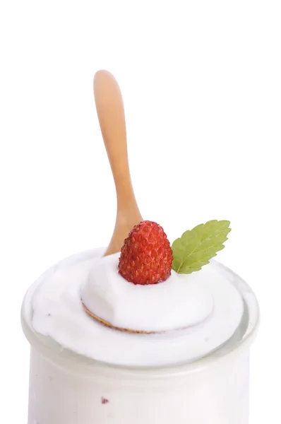 Bowl of yogurt with wild strawberry i — Stock Photo, Image