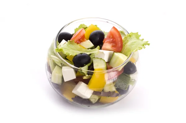 Греческий салат в стеклянной чаше — стоковое фото