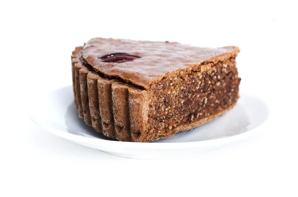 Pedaço de bolo de chocolate com nozes — Fotografia de Stock