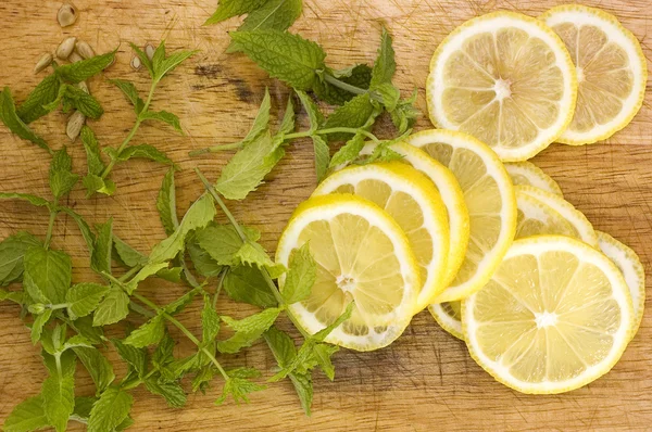 Lemon and mint — Stock Photo, Image