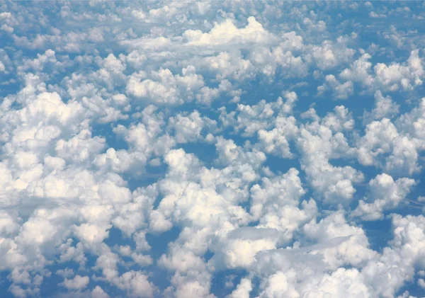 青空に雲の散布図 — ストック写真