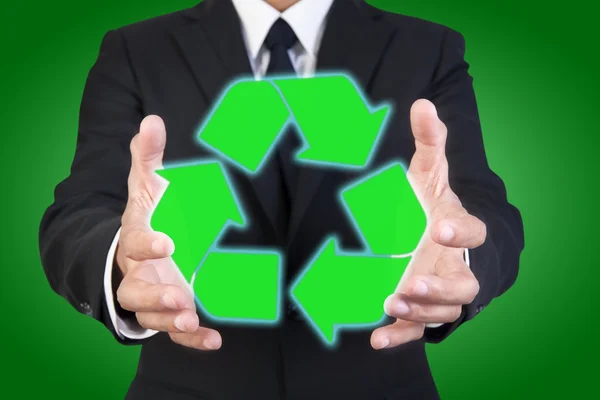 Бизнесмен держит знак Recycle — стоковое фото