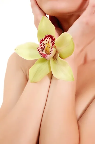 Piękne kobiety nago z orchidei — Zdjęcie stockowe