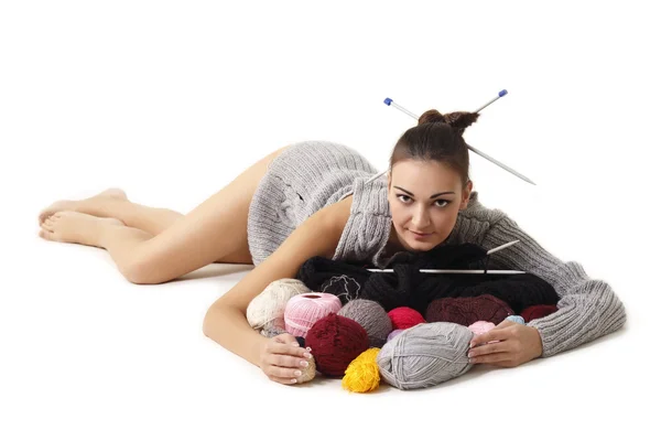 Vrouw klaar bent met het trui breien — Stockfoto