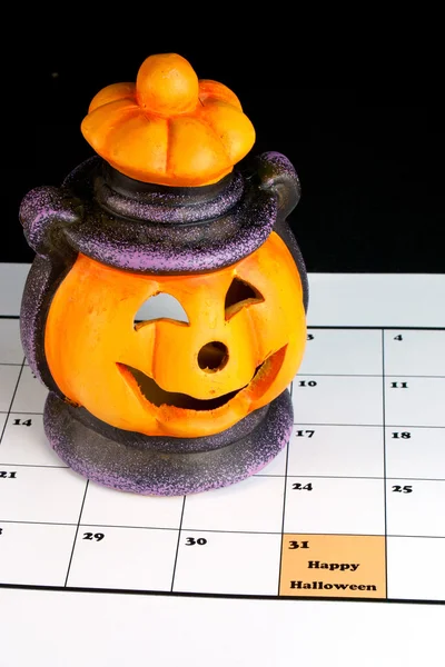 Lucerna Halloween na kalendáři — Stock fotografie