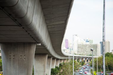 Demiryolu Köprüsü Altında.