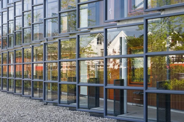 Edificio riflessione vetro — Foto Stock