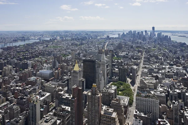 Вид на южный Манхэттен с Эмпайр-стейт-билдинг — стоковое фото
