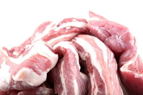 Skivad rå kött isolerad på vit — Stockfoto