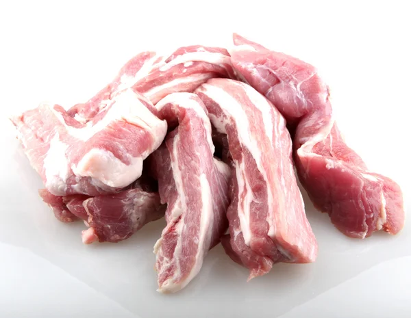 Carne cruda en rodajas aislada en blanco — Foto de Stock