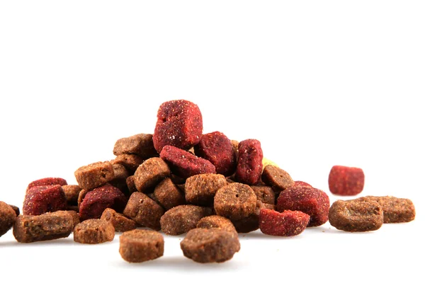 Suché krmivo pro psy izolovaných na bílém pozadí — Stock fotografie