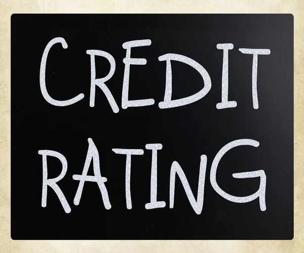 "Кредитний рейтинг" рукописний з білою крейдою на дошці — стокове фото
