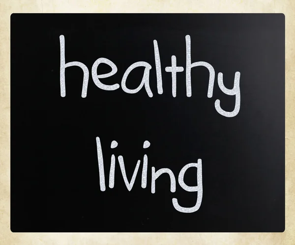 "gesundes Leben "handgeschrieben mit weißer Kreide auf einer Tafel — Stockfoto