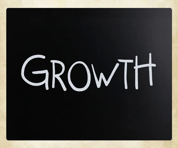 "Wachstum "handgeschrieben mit weißer Kreide auf einer Tafel — Stockfoto
